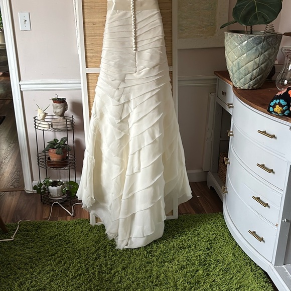 Vera Wang White strapless fit & flare with crinkle chiffon - Picture 15 of 16